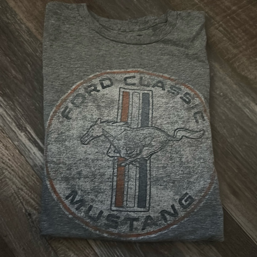 $10 sale Vintage FORD Classic MUSTANG Logo Distressed Soft Gray Men’s L T-Shirt